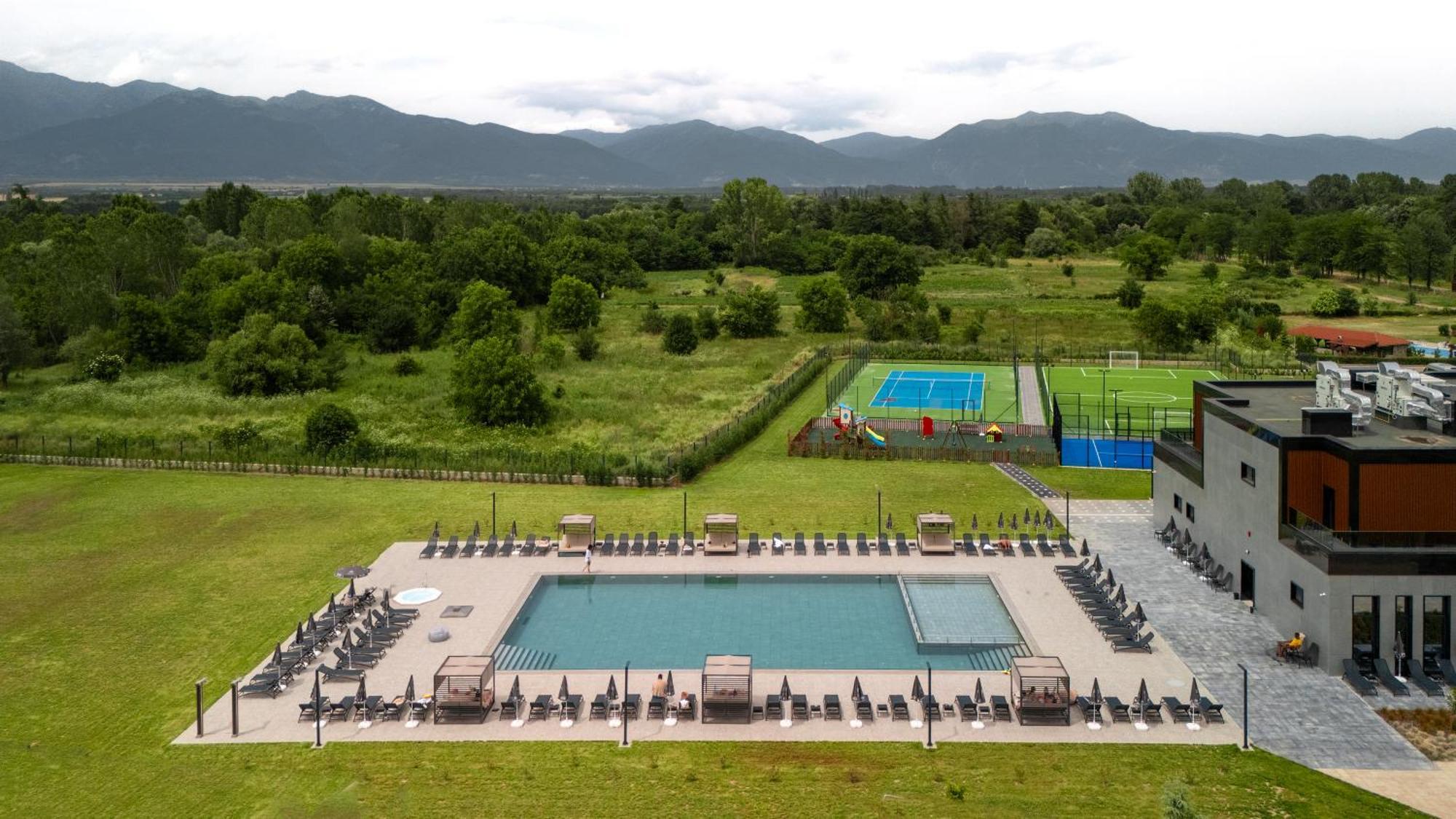 Atmosphere Balneo Hotel & Spa Pavel Banya Bagian luar foto