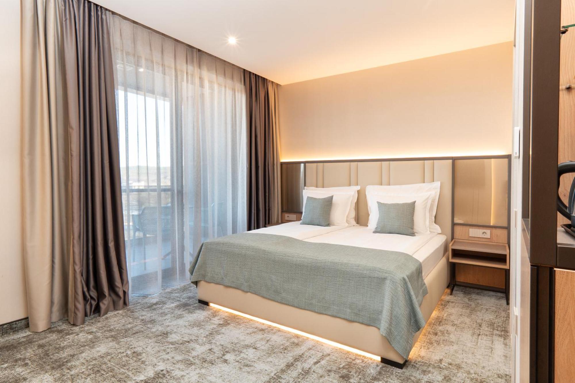 Atmosphere Balneo Hotel & Spa Pavel Banya Bagian luar foto