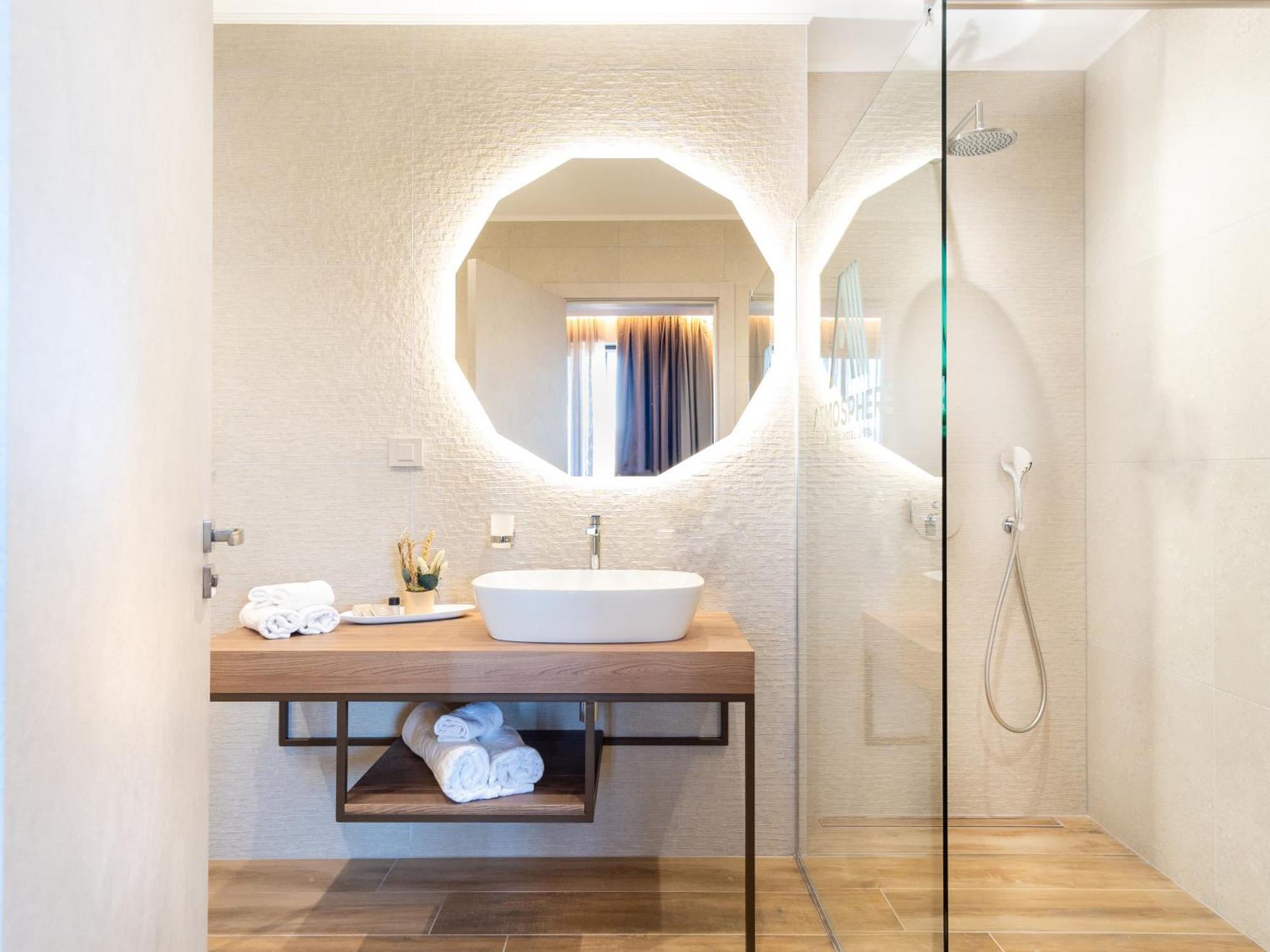 Atmosphere Balneo Hotel & Spa Pavel Banya Bagian luar foto